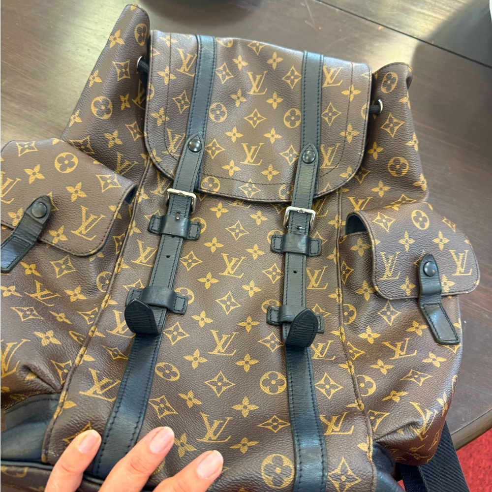 Beautiful Louis Vuitton Cristopher Backpack .Impecable condition ⭐️🌟✨✨